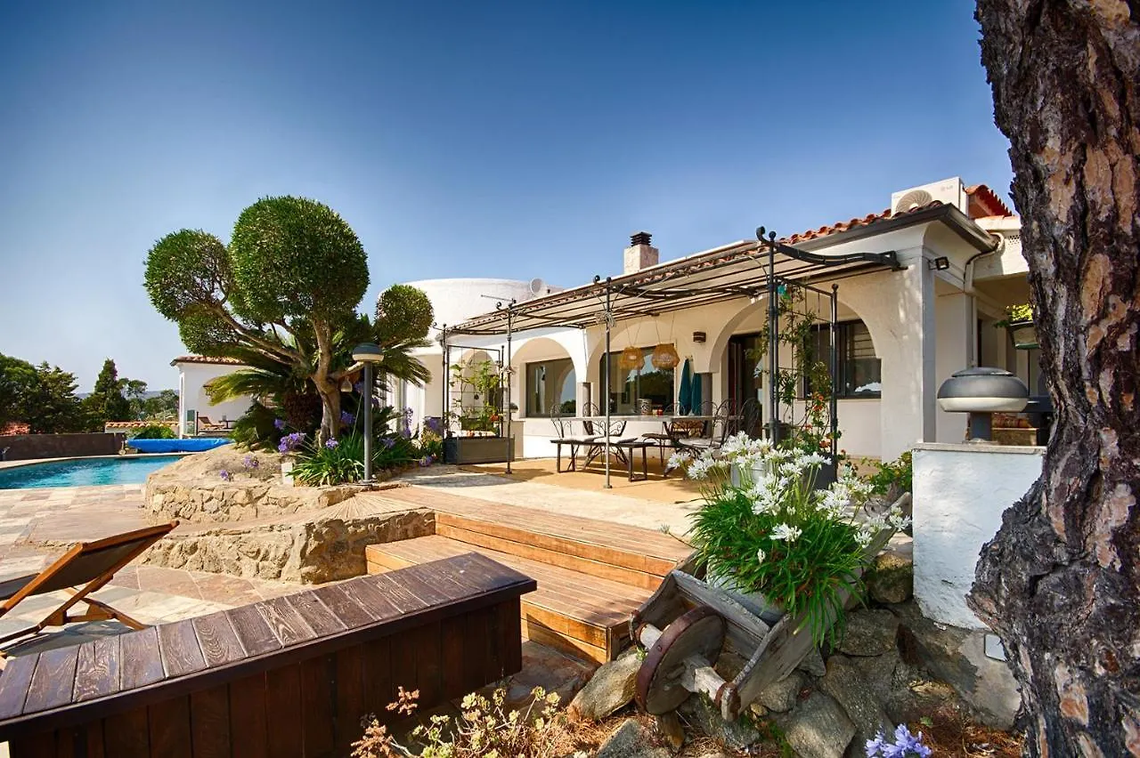 مبيت وإفطار روساس Casa De L'Albada 0*,